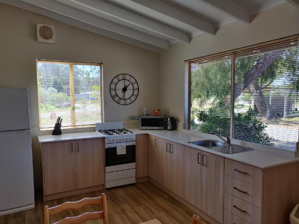 אולבני Chalets On Frenchman מראה חיצוני תמונה