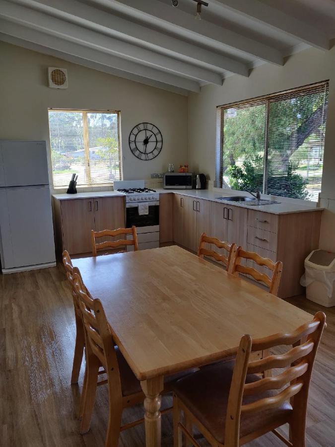 אולבני Chalets On Frenchman מראה חיצוני תמונה